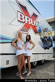 0363_pit_babes_09.jpg