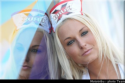 0366_pit_babes_12.jpg