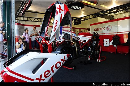 stands_misano_sbk2009_0045.JPG