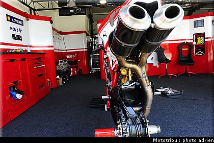 stands_misano_sbk2009_0128.JPG