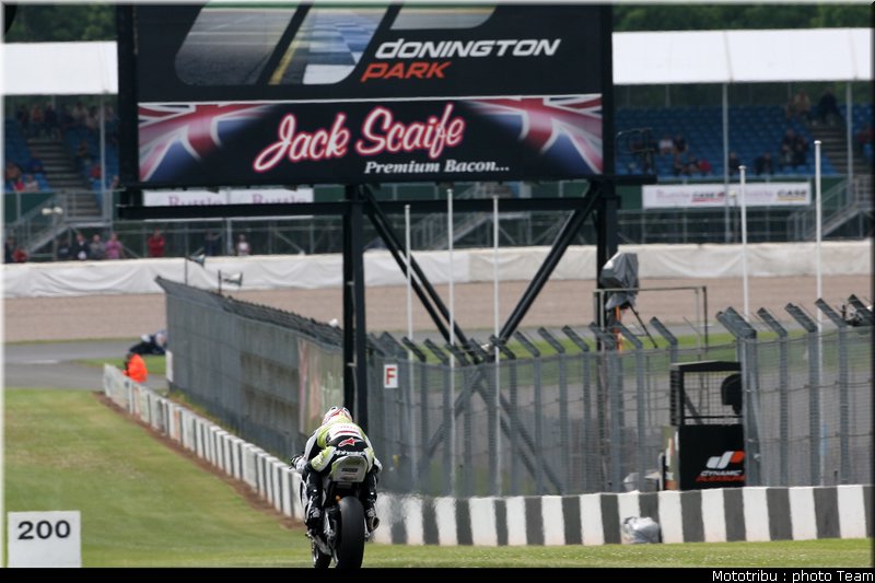 superbike_rea_04_donington2009