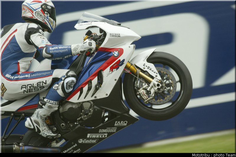 superbike_xaus_6_donington2009