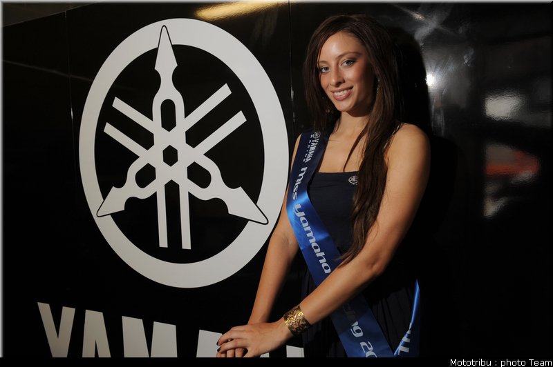 umbrellas_girls_superbike_donington2009_031