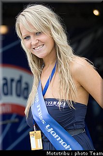 umbrellas_girls_superbike_donington2009_004.jpg