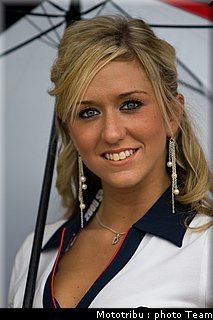 umbrellas_girls_superbike_donington2009_009.jpg