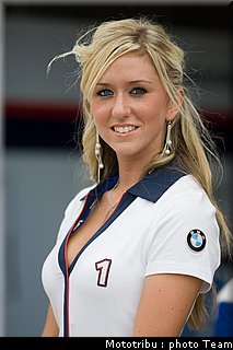umbrellas_girls_superbike_donington2009_012.jpg