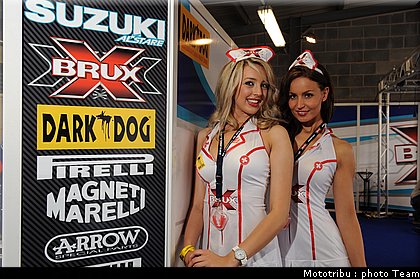 umbrellas_girls_superbike_donington2009_014.jpg