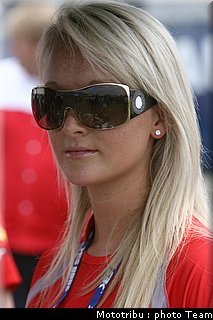 umbrellas_girls_superbike_donington2009_025.jpg