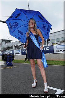umbrellas_girls_superbike_donington2009_033.jpg