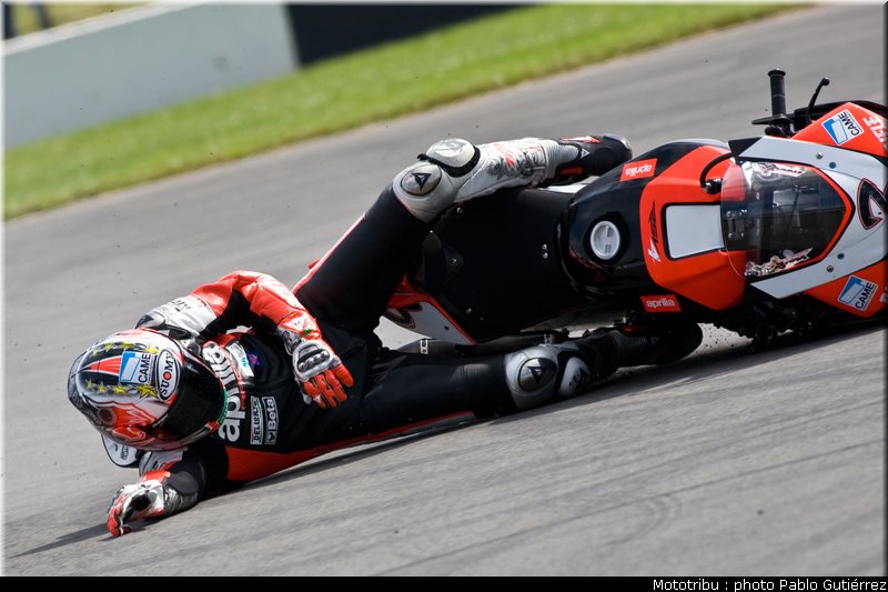biaggi_1_sbk_gutierrez_donington2009