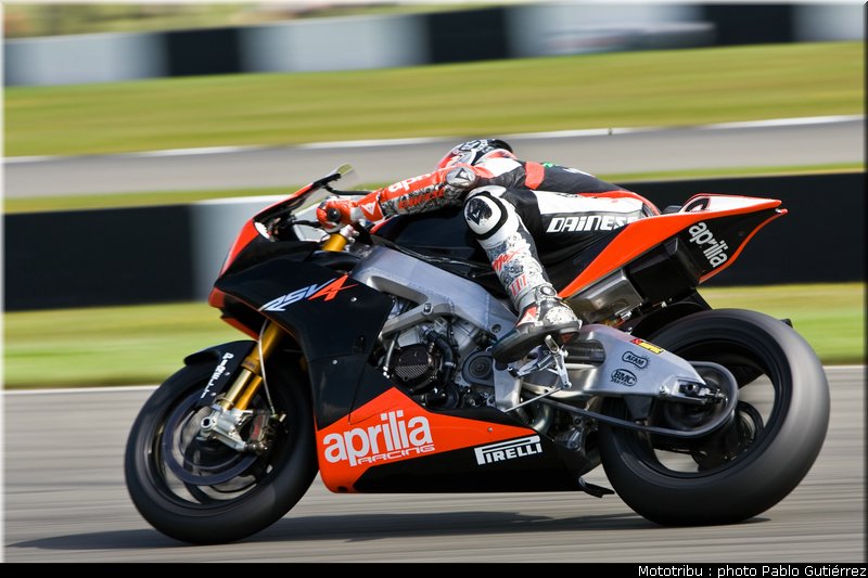 biaggi_3_sbk_gutierrez_donington2009