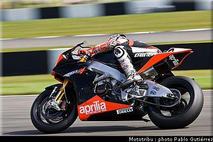 biaggi_3_sbk_gutierrez_donington2009.jpg