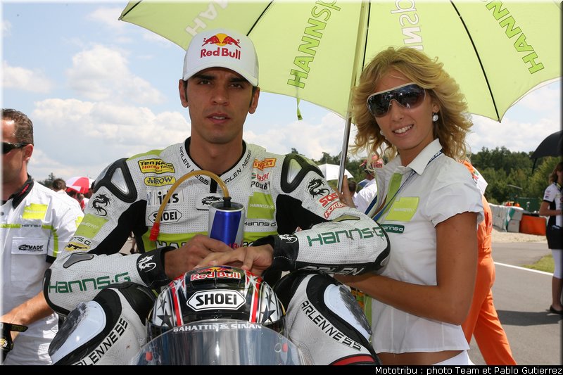 superbike_pitbabes_brno2009_32