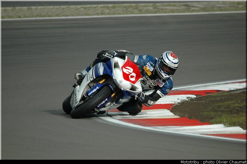 stk1000_barrier_1_nurburgring_allemagne_2009