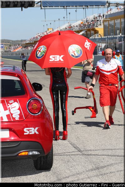 superbike_pit_babes_valence_2010_0042