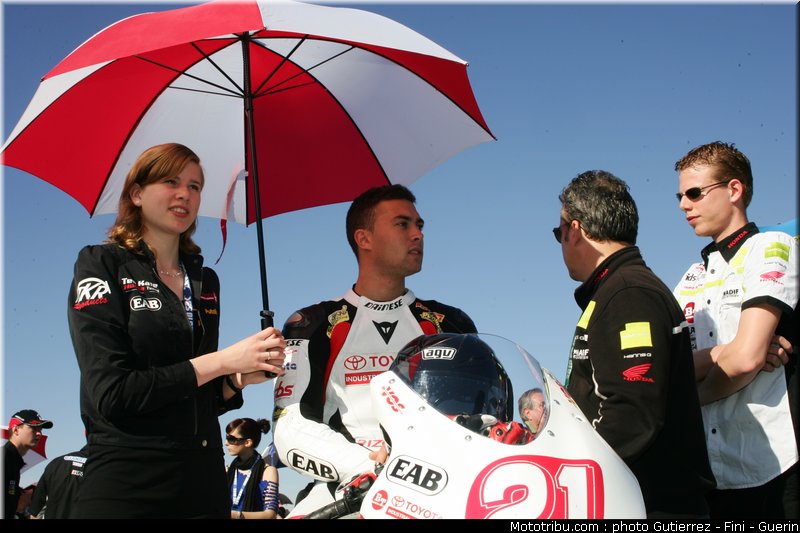 superbike_pit_babes_valence_2010_0068