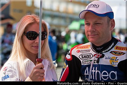 superbike_pit_babes_valence_2010_0015.jpg