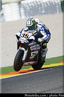 sbk_crutchlow_1_valence_2010.JPG