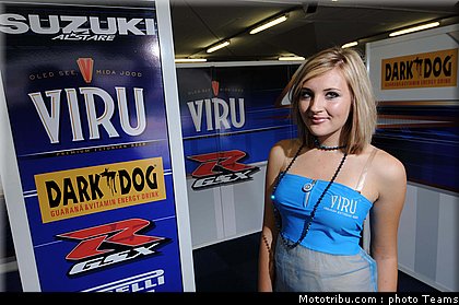 sbk_pitbabe_kyalami_2010_04.JPG