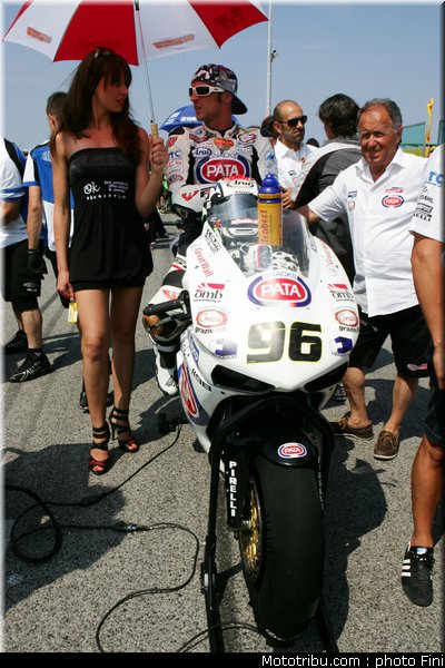 sbk_pitbabes_sanmarin_2010_018