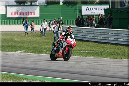 sbk_biaggi_18_sanmarin_2010.JPG