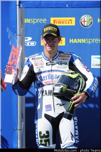 sbk_crutchlow_04_tchequie_2010