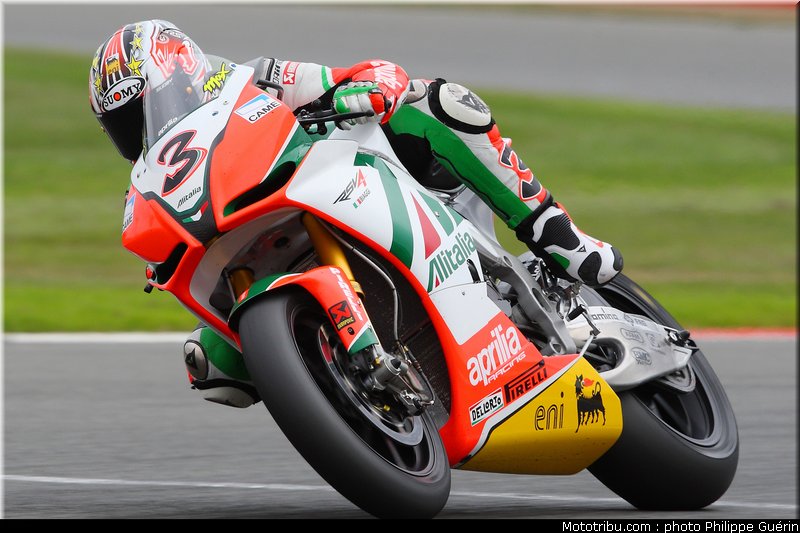 sbk_biaggi_19_angleterre_2010
