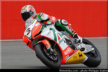 sbk_biaggi_05_angleterre_2010.JPG