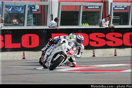1000stk_barrier_1_imola_2010.JPG