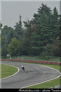 superbike_crutchlow_05_imola_2010.jpg