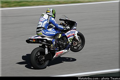 superbike_crutchlow_12_imola_2010.jpg