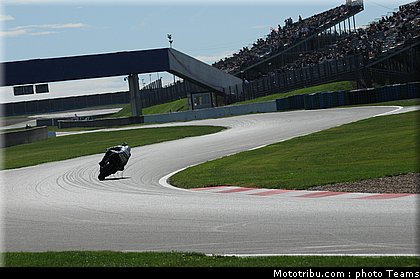 sbk_crutchlow_07_france_2010.jpg