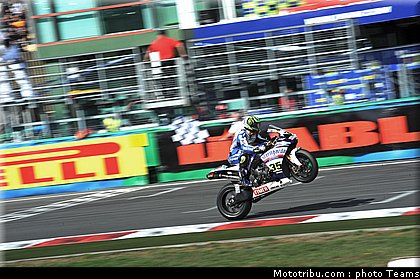 sbk_crutchlow_09_france_2010.jpg