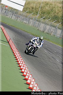 sbk_crutchlow_4_test_imola_2010.jpg
