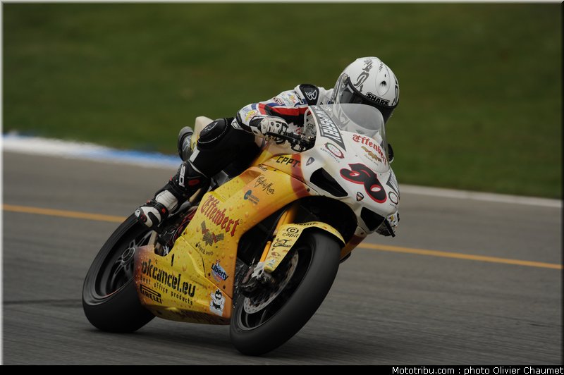 sbk_guintoli_3_angleterre_donington_2011