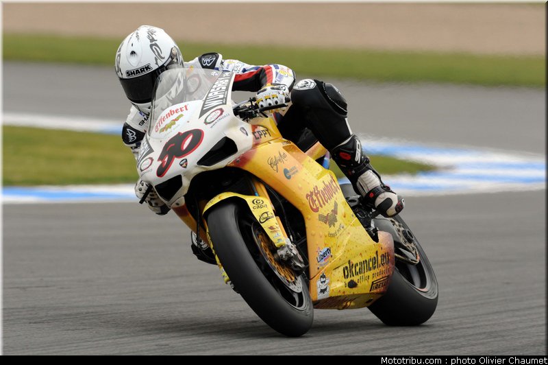 sbk_guintoli_4_angleterre_donington_2011