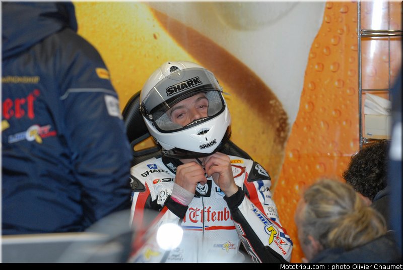 sbk_guintoli_6_angleterre_donington_2011