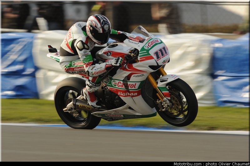 sbk_xaus_3_angleterre_donington_2011