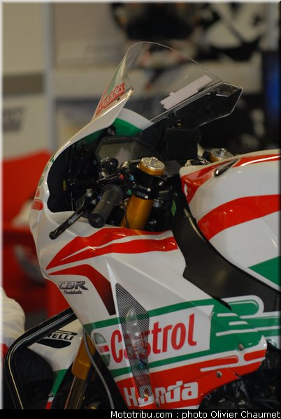 sbk_xaus_8_angleterre_donington_2011