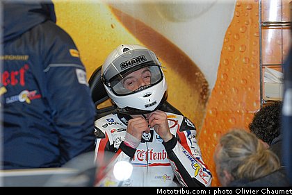 sbk_guintoli_6_angleterre_donington_2011.jpg