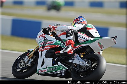 sbk_rea_04_angleterre_donington_2011.jpg