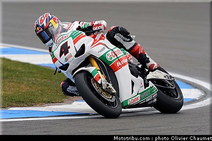 sbk_rea_09_angleterre_donington_2011.jpg