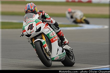sbk_rea_10_angleterre_donington_2011.jpg