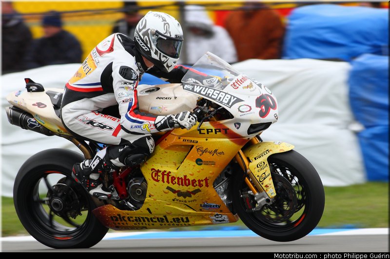 sbk_guintoli_07_angleterre_donington_2011