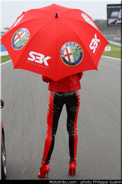 sbk_pitbabes_03_angleterre_donington_2011