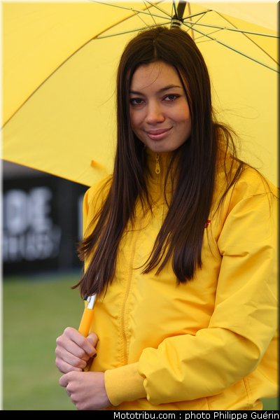 sbk_pitbabes_06_angleterre_donington_2011