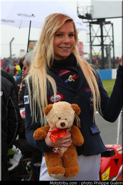 sbk_pitbabes_10_angleterre_donington_2011