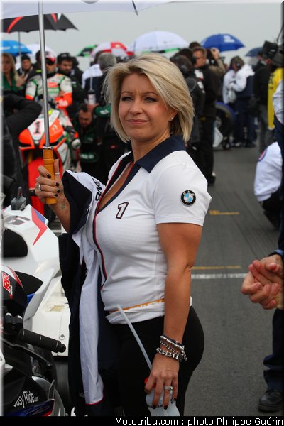 sbk_pitbabes_15_angleterre_donington_2011