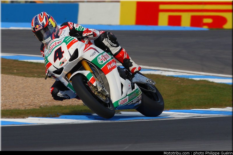 sbk_rea_01_angleterre_donington_2011