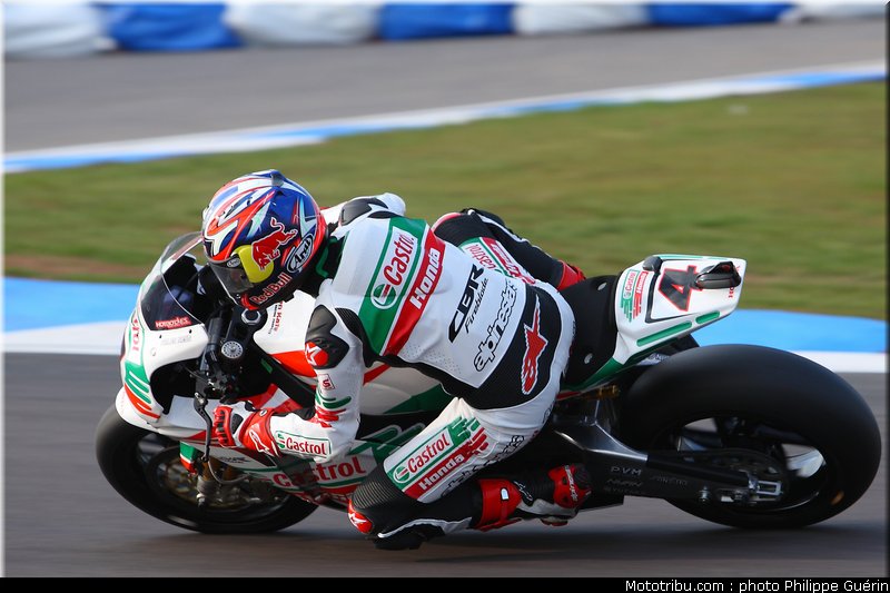 sbk_rea_06_angleterre_donington_2011